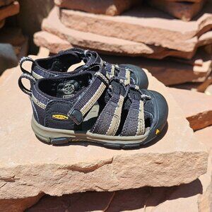 KEEN Unisex-Child Newport H2 Closed Toe Water Sandals, Black Size 6 US Toddler